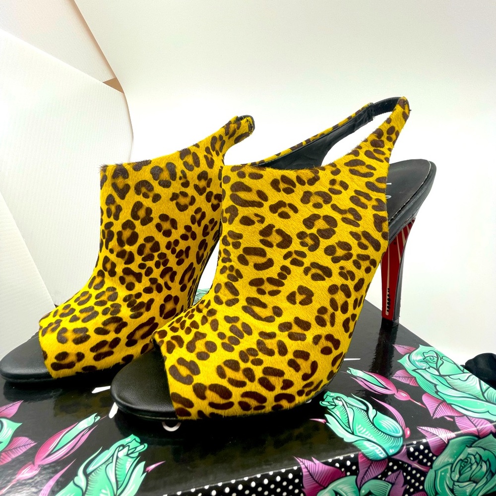 Taylor Says Women’s size 8.5 New in box